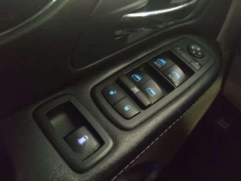 Used 2019 Dodge Grand Caravan SXT FWD image 27