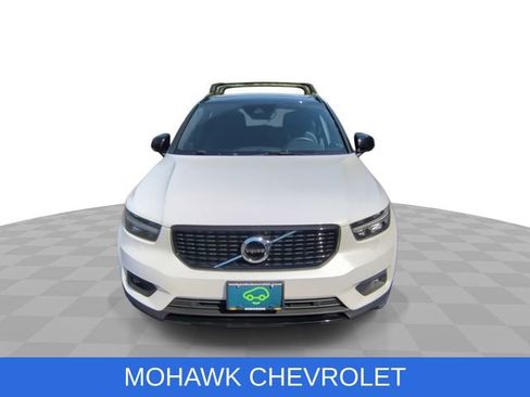 Used 2022 Volvo XC40 T5 R-Design w/ Climate Package AWD/4WD image 3