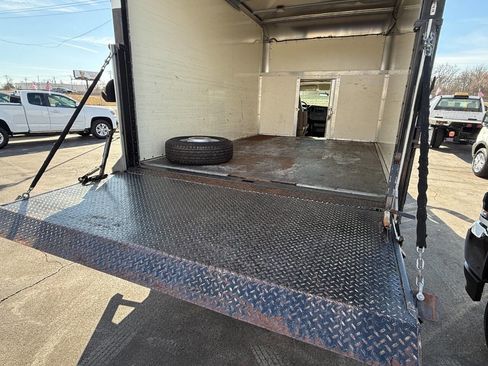 Used 2016 Chevrolet Express 3500 image 19