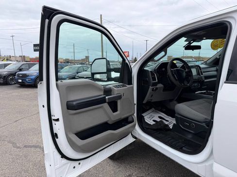 Used 2017 Ford F250 XLT w/ XLT Premium Package AWD/4WD image 11