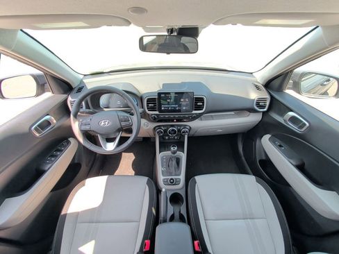 Used 2026 Hyundai Venue SEL FWD image 14