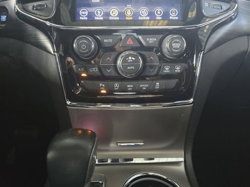 Used 2019 Jeep Grand Cherokee Altitude image 19