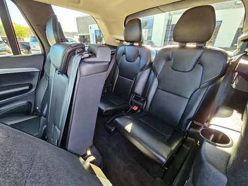 Used 2021 Volvo XC90 T5 Momentum w/ Climate Package image 21