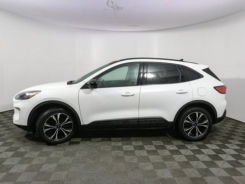 Used 2022 Ford Escape SE w/ SE Sport Appearance Package image 6