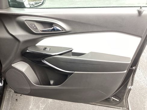 Used 2025 Chevrolet Trax LT w/ LT Convenience Package image 22