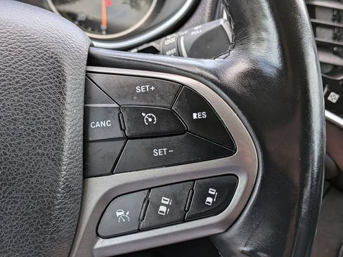 Used 2019 Jeep Cherokee Limited w/ Technology Group AWD/4WD image 17