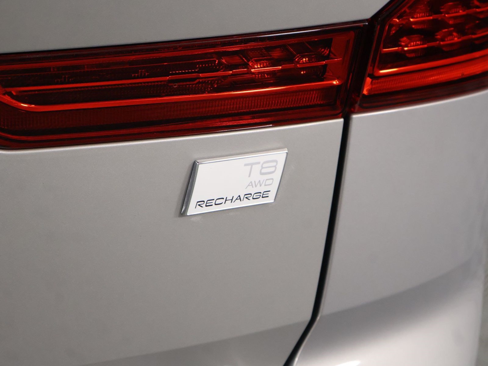 Certified 2023 Volvo XC60 T8 Plus AWD/4WD image 20
