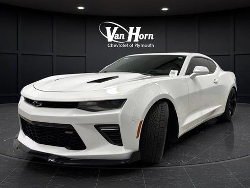 Used 2017 Chevrolet Camaro SS RWD image 3