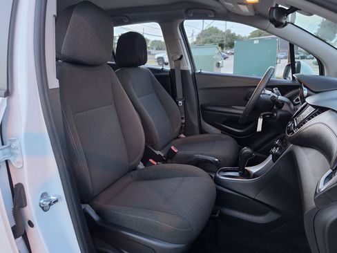 Used 2022 Chevrolet Trax LS w/ Tint and Cruise Package FWD image 14