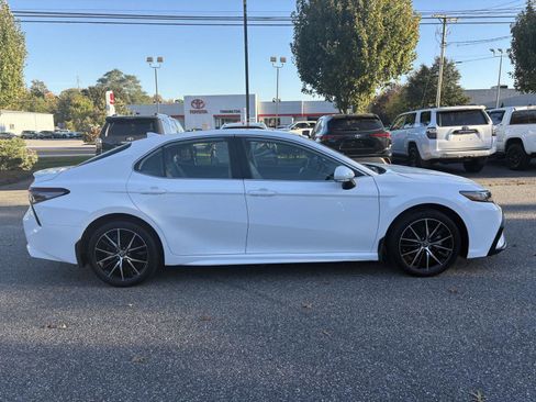 Used 2024 Toyota Camry SE image 8