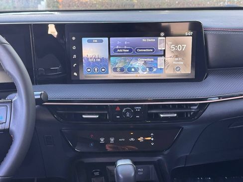 Certified 2025 Nissan Kicks SR FWD image 18