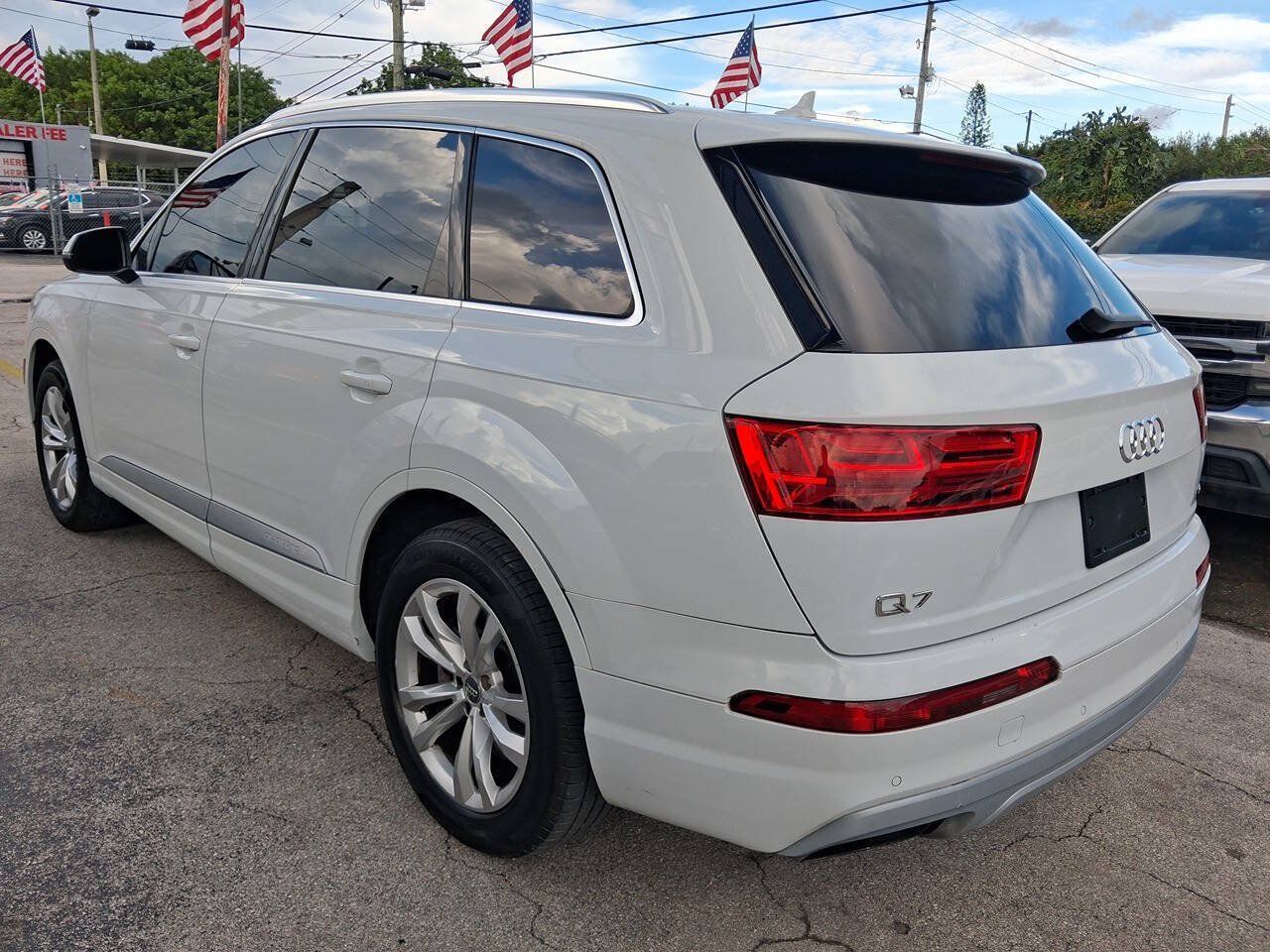 Used 2017 Audi Q7 2.0T Premium Plus w/ Premium Plus Package AWD/4WD image 2