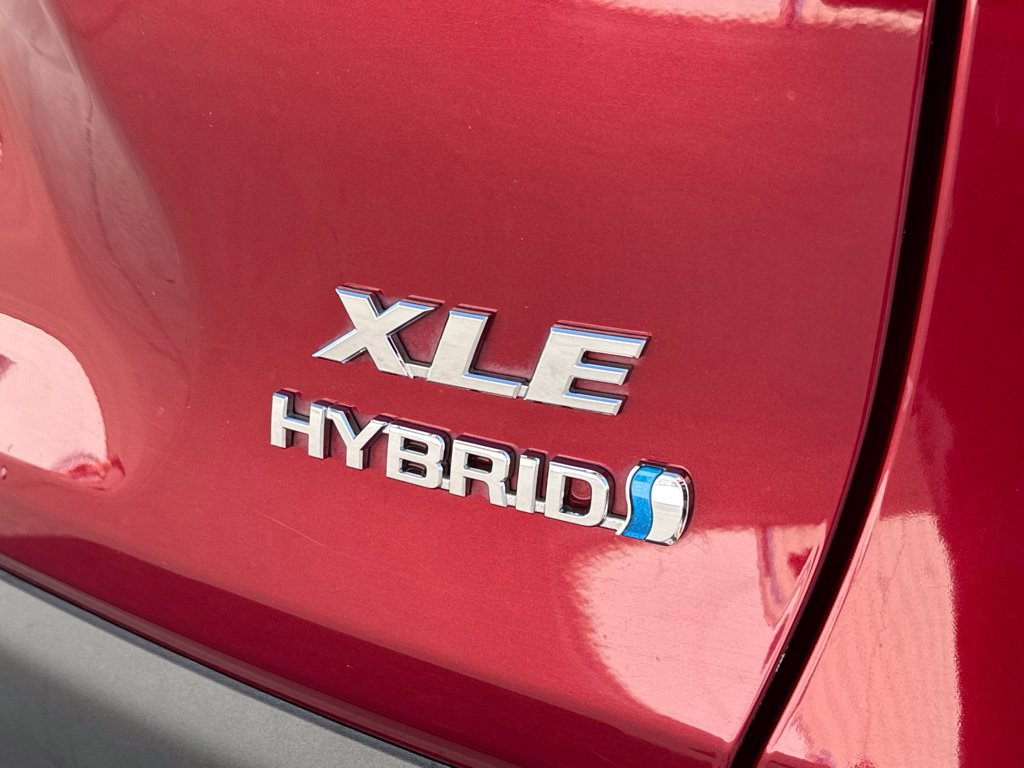 Used 2020 Toyota RAV4 XLE w/ All Weather Liner Package AWD/4WD image 11