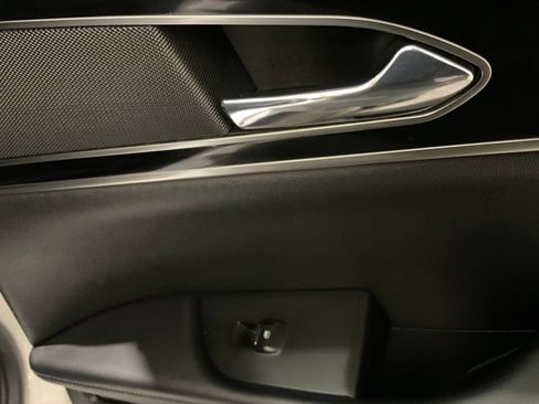Used 2022 Lincoln Nautilus FWD w/ Premium Package image 15