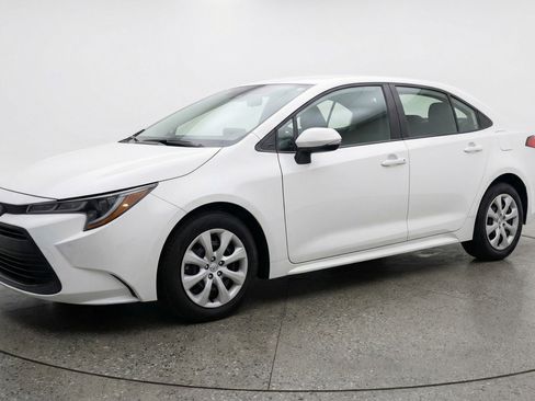Used 2025 Toyota Corolla LE FWD image 3