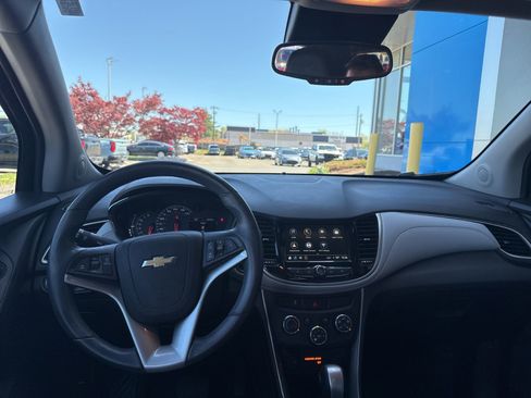 Used 2018 Chevrolet Trax LT w/ Driver Confidence Package AWD/4WD image 2