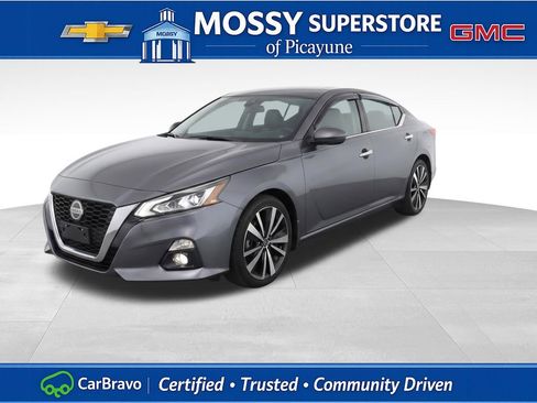Used 2020 Nissan Altima 2.5 Platinum FWD image 1