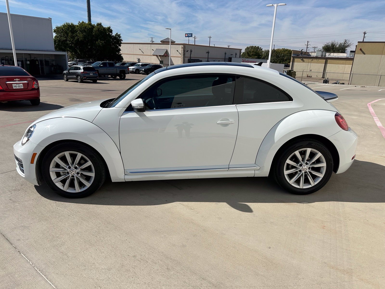 Used 2018 Volkswagen Beetle 2.0T SE FWD image 4