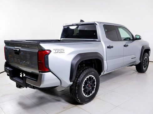 Used 2025 Toyota Tacoma TRD Off-Road image 32