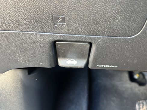 Used 2022 Chevrolet TrailBlazer LT w/ Convenience Package image 36