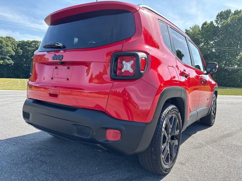 Used 2018 Jeep Renegade Altitude w/ Cold Weather Group FWD image 5