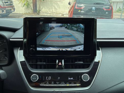 Used 2025 Toyota Corolla LE FWD image 21