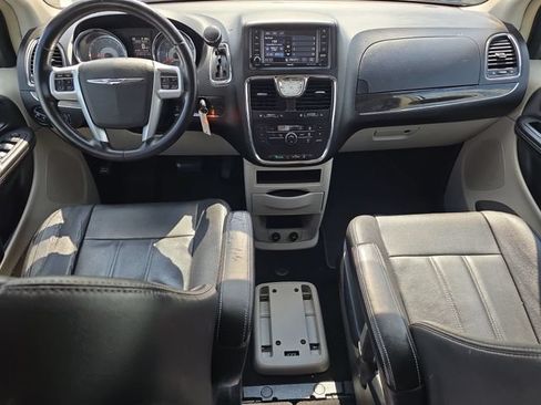 Used 2013 Chrysler Town & Country Touring FWD image 24