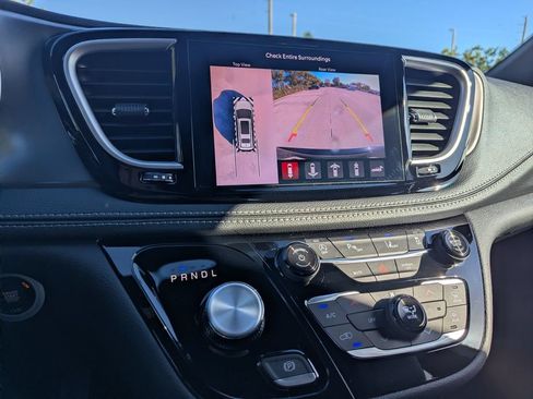 New 2026 Chrysler Pacifica Select FWD image 22