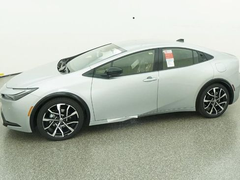New 2026 Toyota Prius Plug-In Hybrid FWD image 2