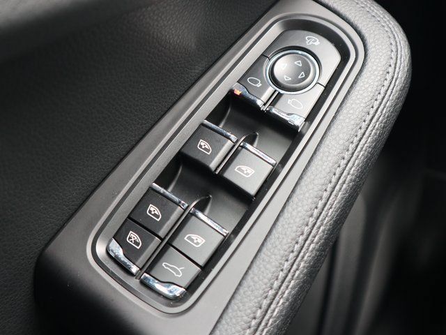 Certified 2024 Porsche Macan AWD/4WD image 29
