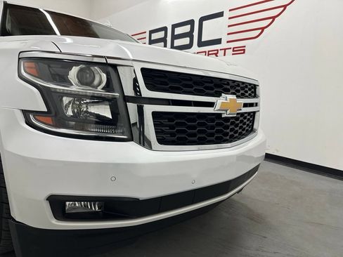 Used 2020 Chevrolet Suburban LT w/ Luxury Package RWD image 2