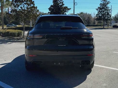 Used 2023 Porsche Cayenne Platinum Edition image 7