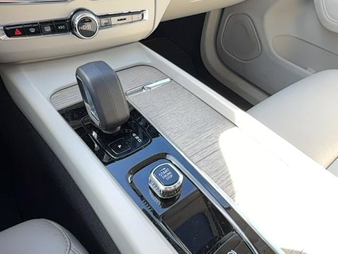 Used 2023 Volvo XC60 B5 Plus w/ Protection Package Premier image 18