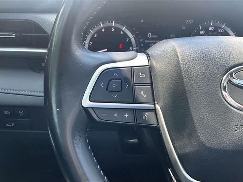 Used 2023 Toyota Highlander XSE FWD image 24
