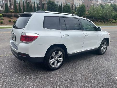 Used 2013 Toyota Highlander Limited FWD image 2
