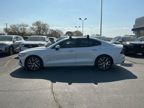 Used 2020 Volvo S60 T5 Momentum image 2