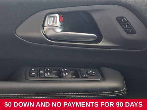 Used 2025 Chrysler Pacifica Select FWD image 10