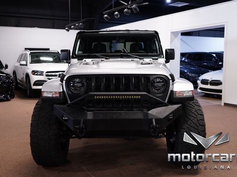 Used 2022 Jeep Gladiator Overland w/ Cold Weather Group AWD/4WD image 2