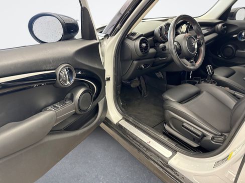 Used 2021 MINI Cooper S image 9