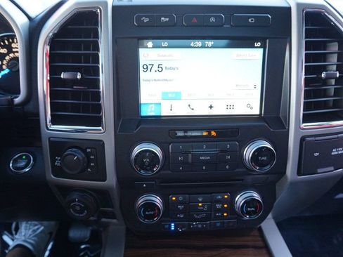 Used 2017 Ford F150 Lariat w/ Equipment Group 502A Luxury AWD/4WD image 32