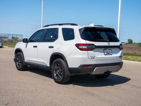 Used 2025 Honda Pilot TrailSport image 5