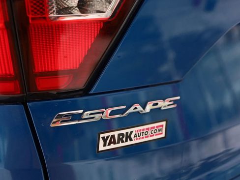Used 2019 Ford Escape Titanium FWD image 9