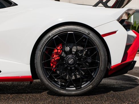 Used 2024 Lamborghini Huracan STO image 15