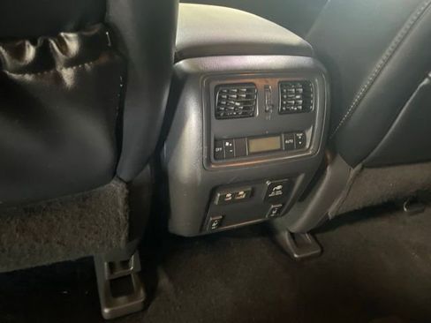 Used 2019 Nissan Pathfinder SL AWD/4WD image 13