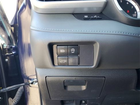 Used 2023 Toyota Highlander L image 15