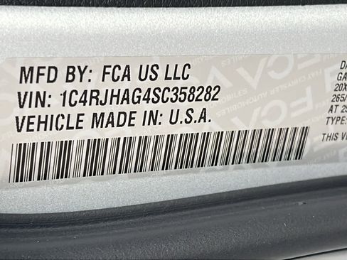 New 2025 Jeep Grand Cherokee Altitude image 30