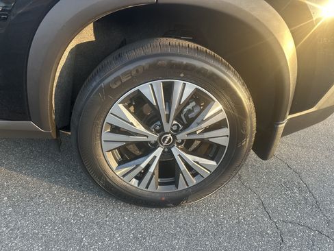 Certified 2023 Nissan Rogue SV w/ SV Premium B Package FWD image 10