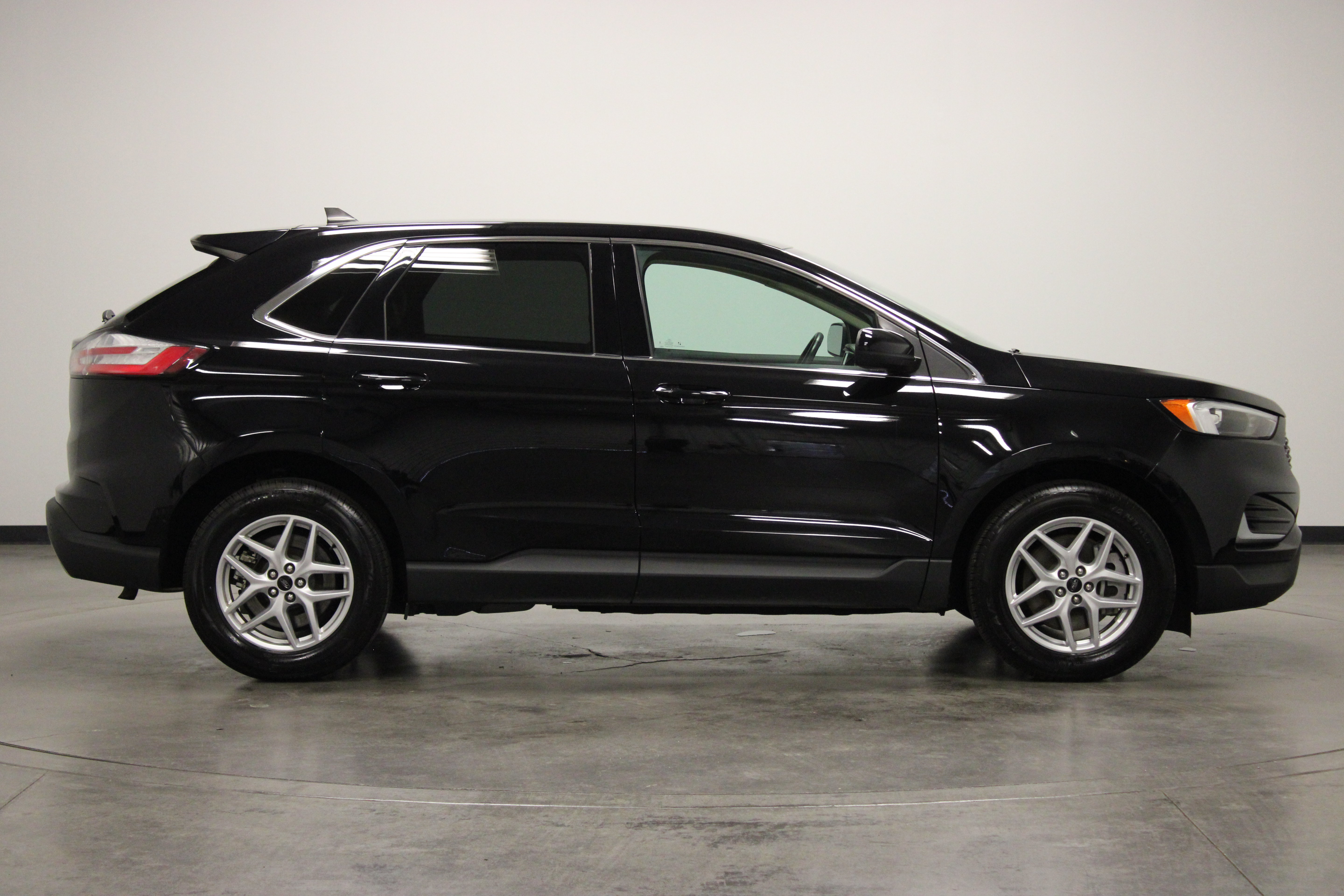 Used 2024 Ford Edge SEL AWD/4WD image 9