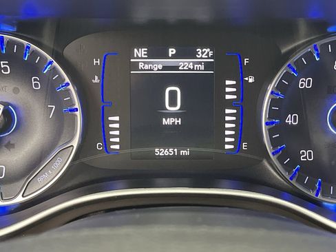 Used 2023 Chrysler Voyager LX image 15