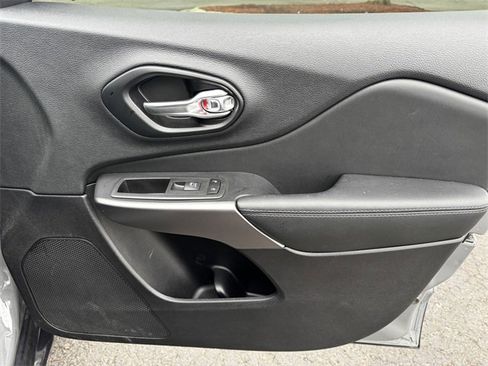 Certified 2022 Jeep Cherokee Latitude Lux image 13